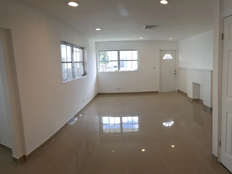 323 Kenilworth Blvd — Photo 14