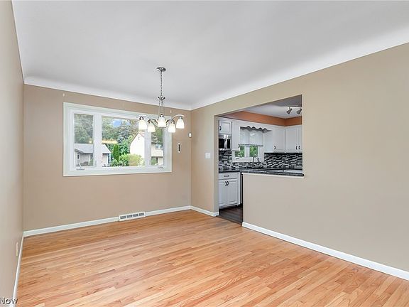 5th image of 1860 Camberly Dr