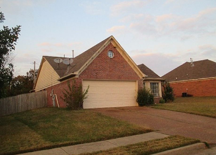 2nd image of 808 Alexa Rd
