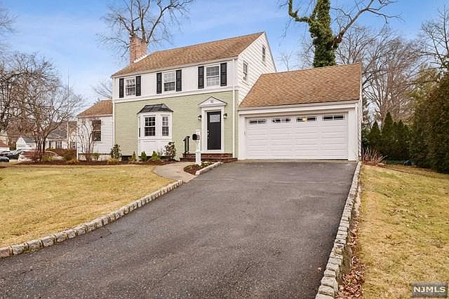 1st image of 10 Glenwood Dr