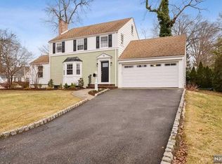 10 Glenwood Dr, Short Hills, NJ 07078