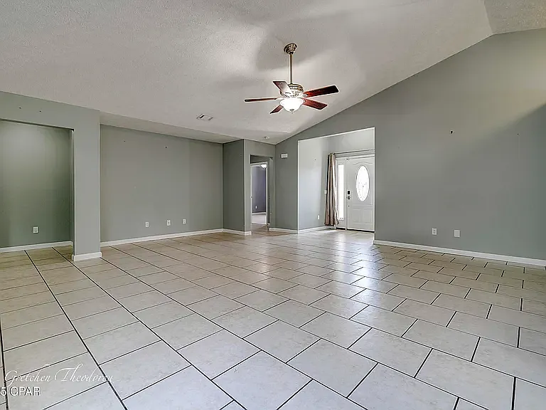 4704 Shannon Ln — Photo 4