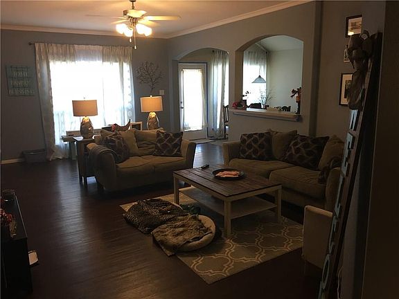 4th image of 601 Antonio Ln