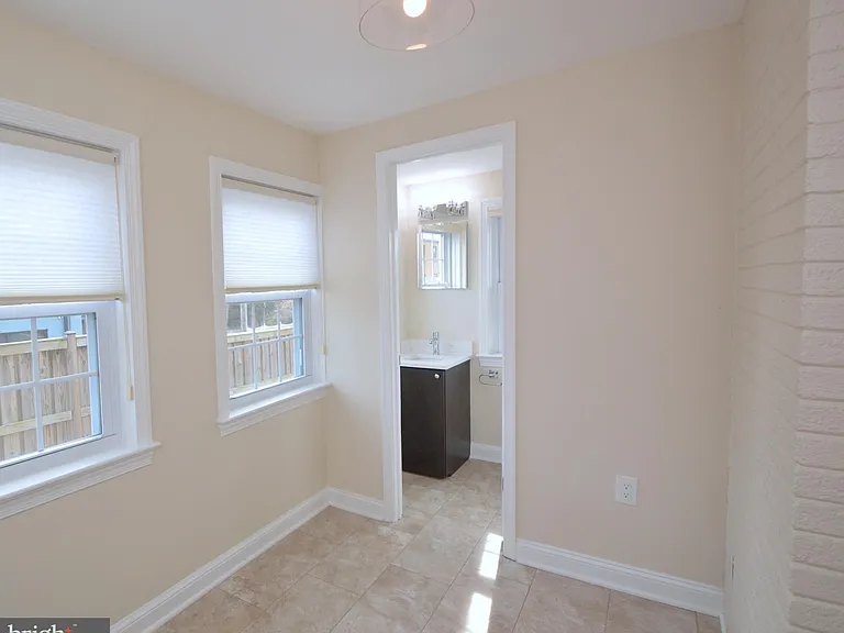 2441 N McKinley St — Photo 6