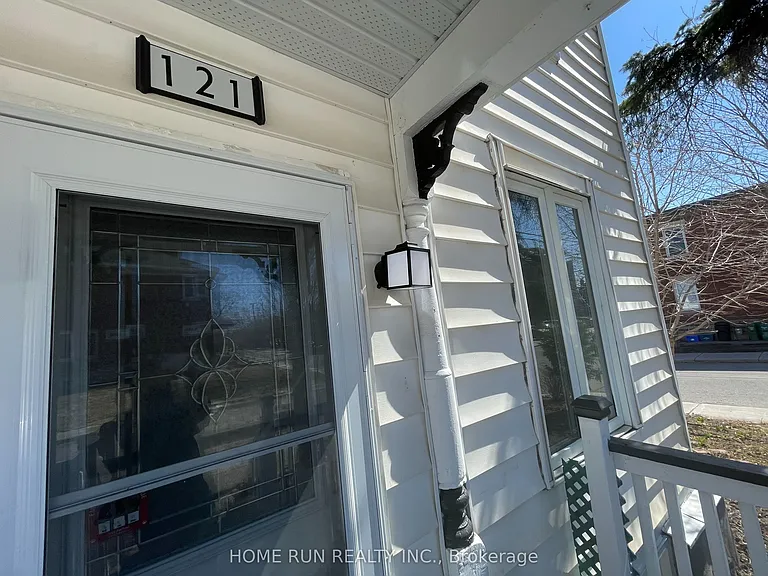121 Concord St E — Photo 4