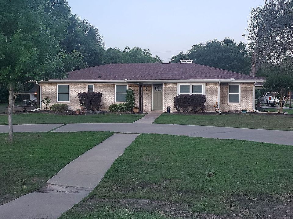 1st image of 17577 Country Club Dr
