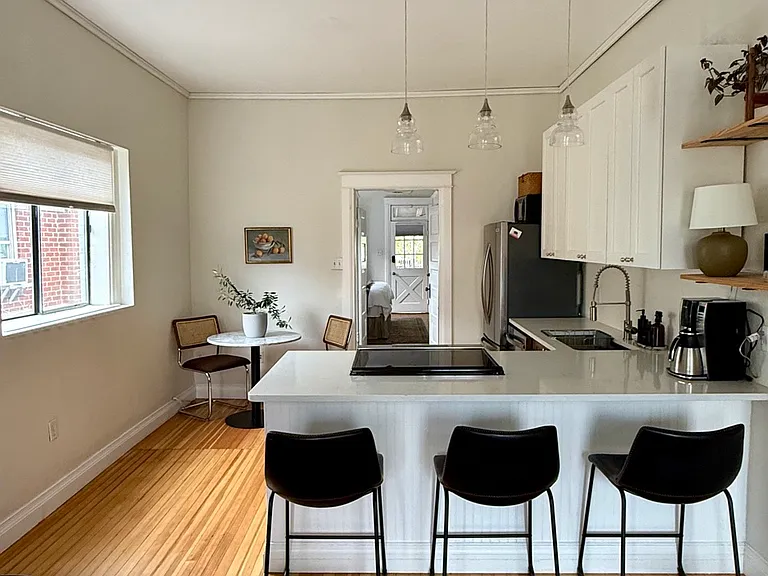 1573 N Hooker St — Photo 5