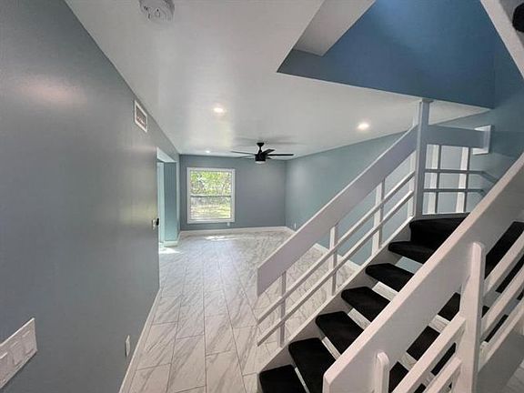 5th image of 330 Sunshine Dr #1