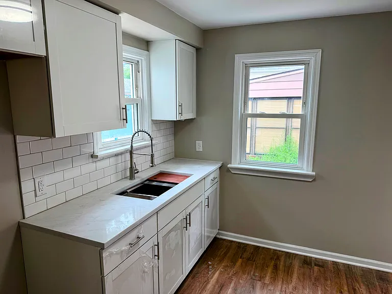 10806 Plymouth Ave — Photo 6