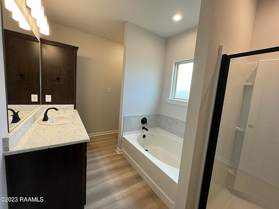 4th image of 221 Cainwood Ct
