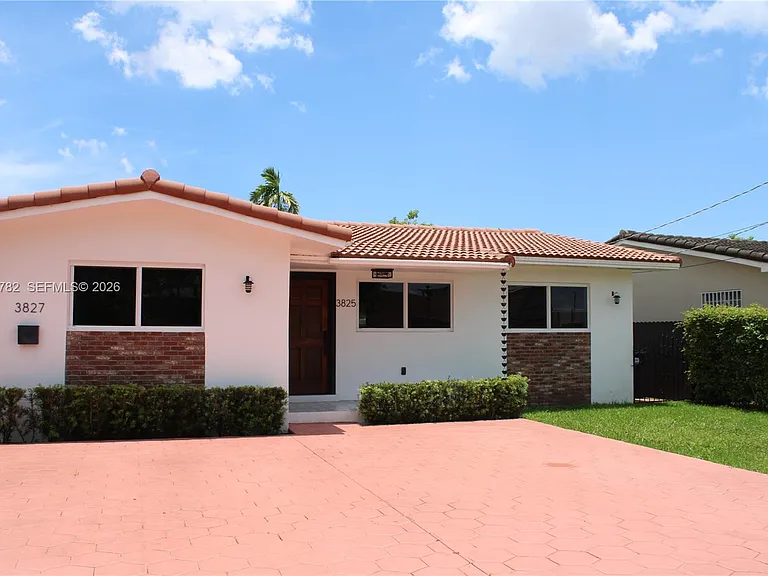 3827 SW 88th Ct #A — Photo 1