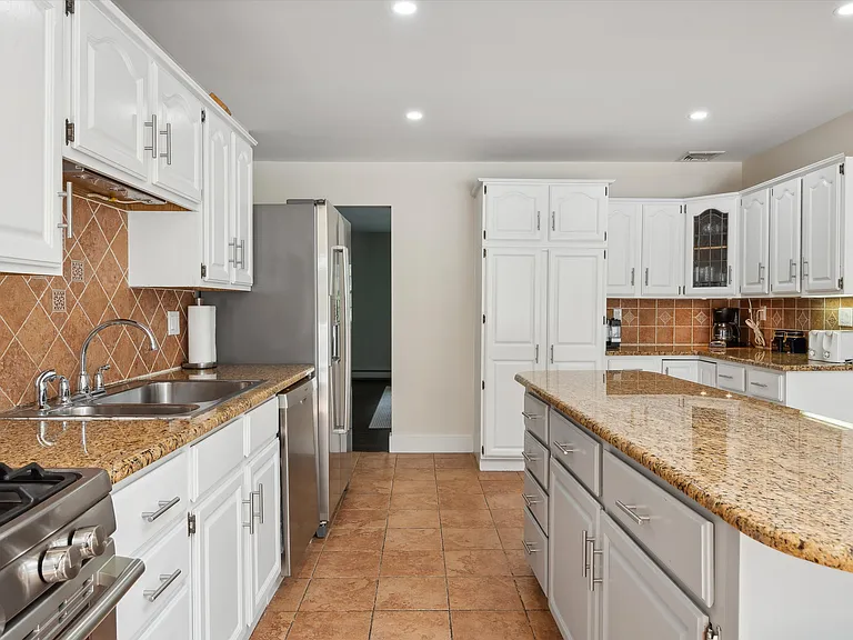 28 Dover Ave — Photo 9