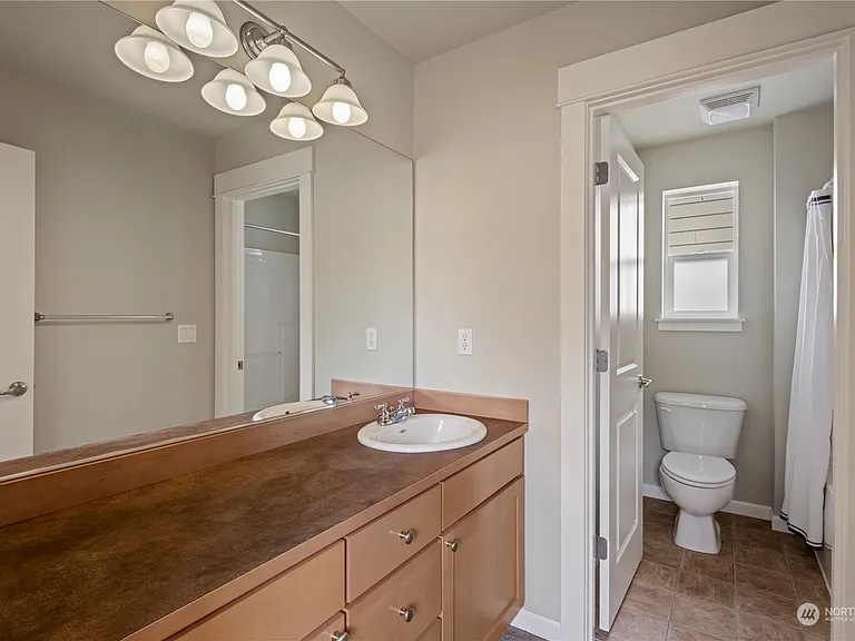 574 Lyons Pl NE — Photo 13