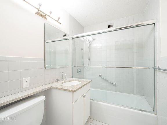 5th image of 2039 Broadway #3J