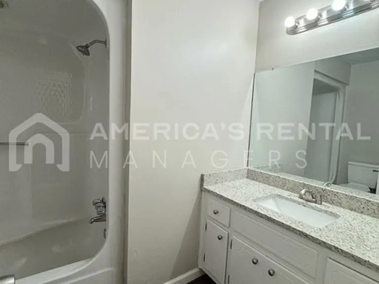 5433 Faucett Rd — Photo 9