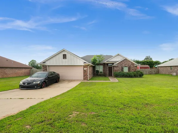 927 Redbud Ln, Bullard, TX 75757