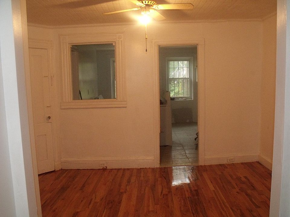 2nd image of 432 Bainbridge St #1
