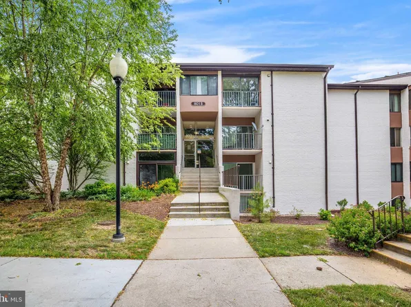 8013 Mandan Rd APT 202, Greenbelt, MD 20770