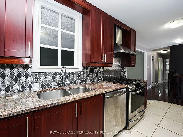 48 Montjoy Cres — Photo 23
