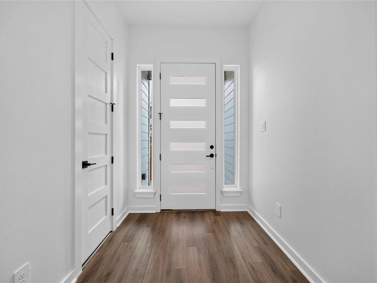 3 bed, 2.5 bath, 1950 sqft, $2,500 — Photo 3