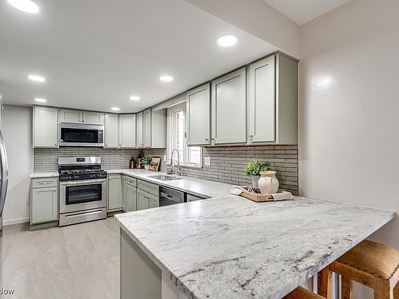 3rd image of 4695 Garrett Dr