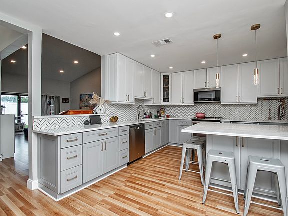 5th image of 22163 Thomas Terrace