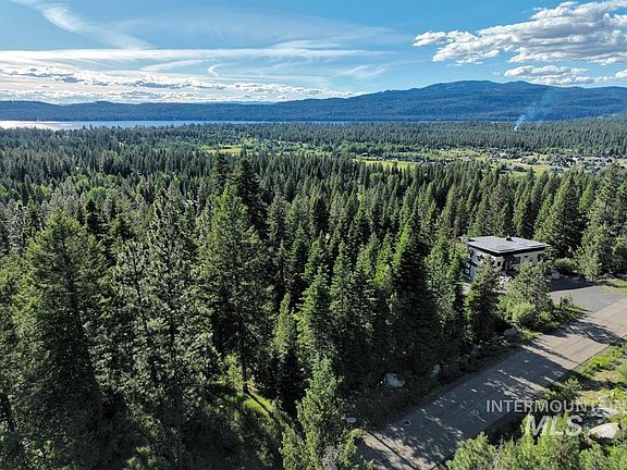 2nd image of 1615 Majestic View Dr