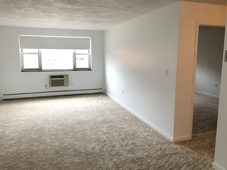 Lexington St Apartments — Photo 78