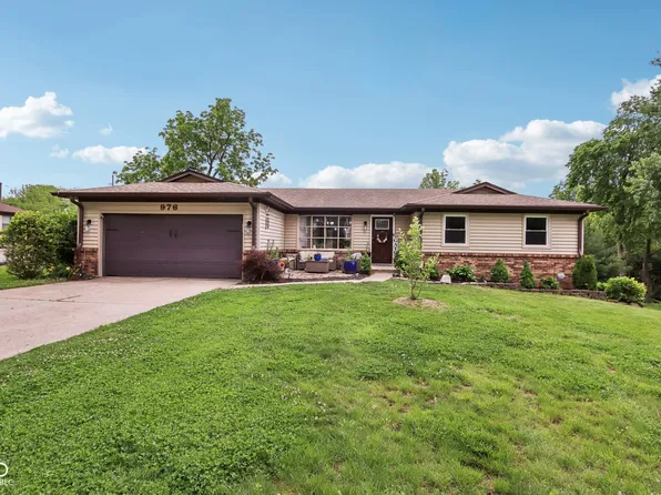 976 Santa Maria Dr, Greenwood, IN 46143