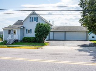 722 E State St, Mauston, WI 53948