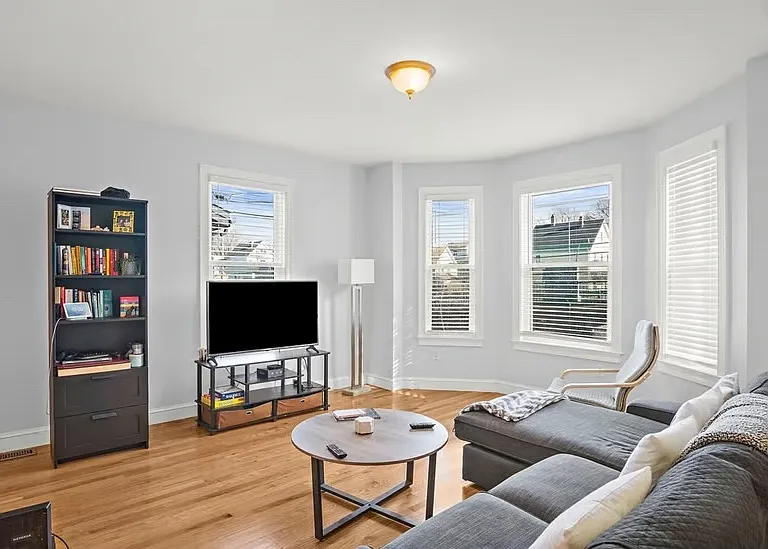21 Aldrich St — Photo 2