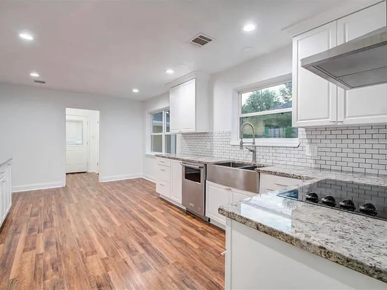 17211 Rolling Creek Dr — Photo 3