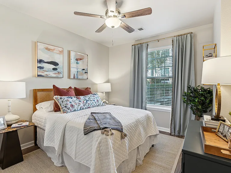2 Bedroom Premier Garden-Renovated