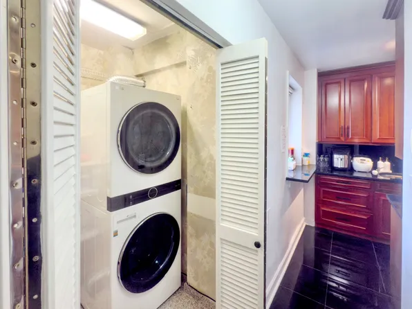 166 East 63rd Street image 10 of 25