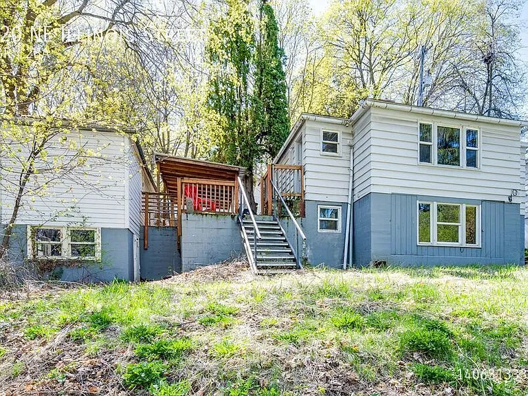 720 NE Illinois St — Photo 24