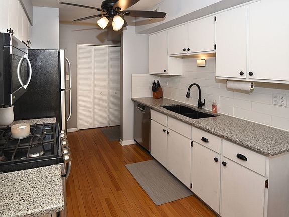 5th image of 704 Gloucester Dr #114