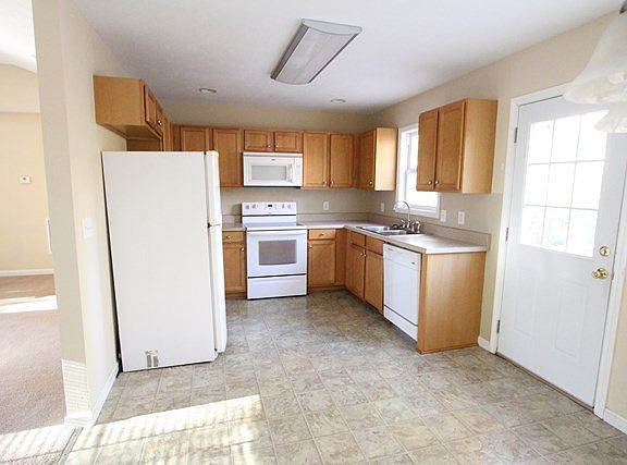 4th image of 211 Gary Ct