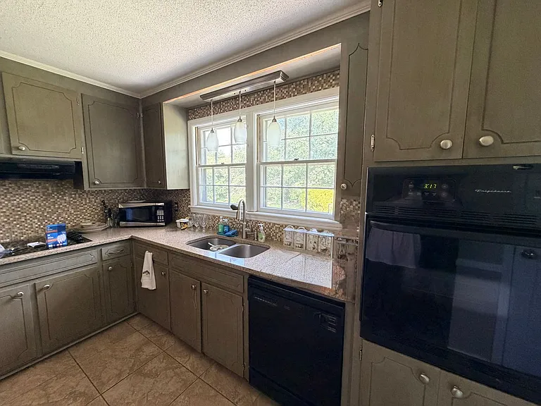 839 Malibu Dr — Photo 8