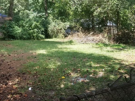 3rd image of 640 Pineridge Dr