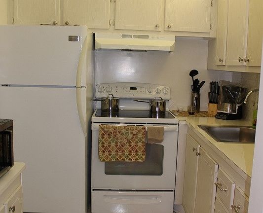 3rd image of 109 Lyndhurst E
