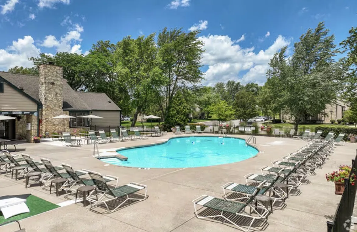 Stone Pointe Village — Photo 1