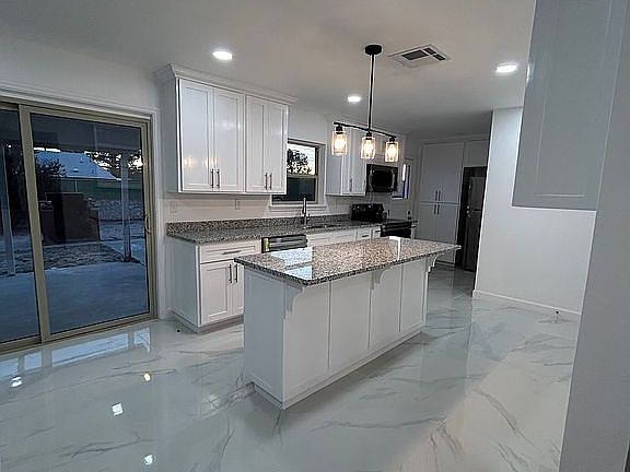 4th image of 9940 Belfast Ave