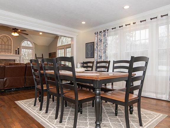 5th image of 20 Cynthia Ln