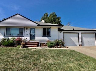 31701 Royalview Dr, Willowick, OH 44095