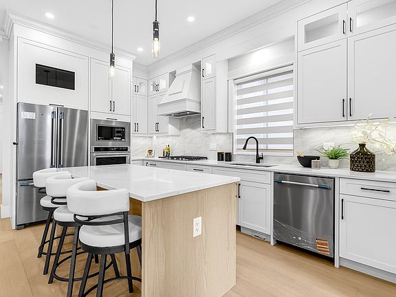 5th image of 16723 25a Ave