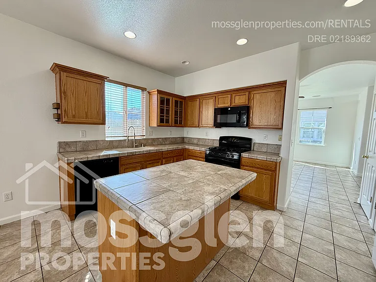 141 Chelwood Ln — Photo 6
