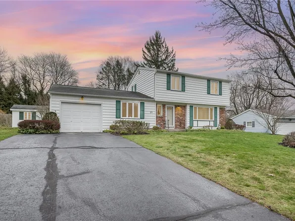 30 Country Corner Ln, Fairport, NY 14450