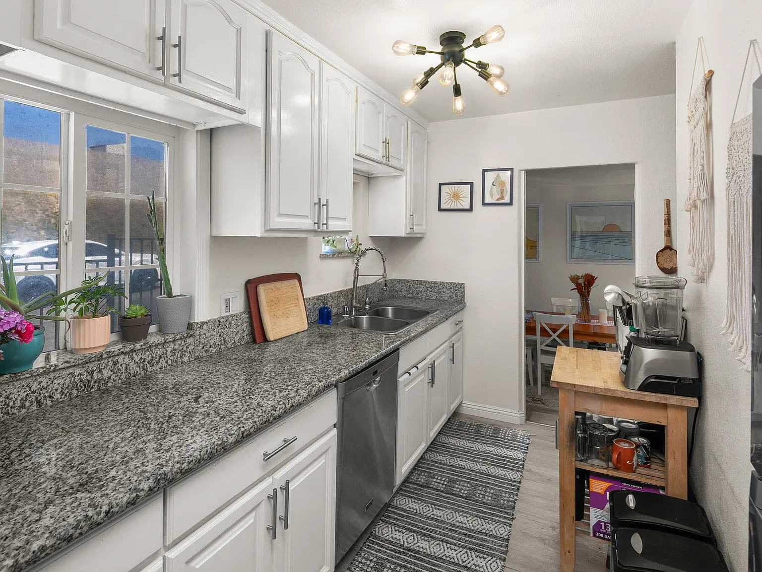 3 bed, 1150 sqft, $3,295 — Photo 4