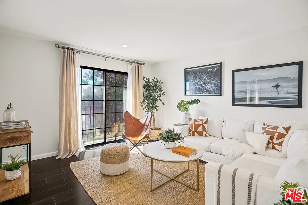 2 bed, 2.5 bath, 1450 sqft, $6,100 — Photo 3