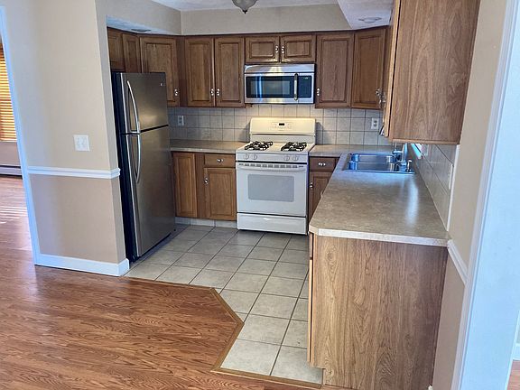 4th image of 98 Lyman Ave #1